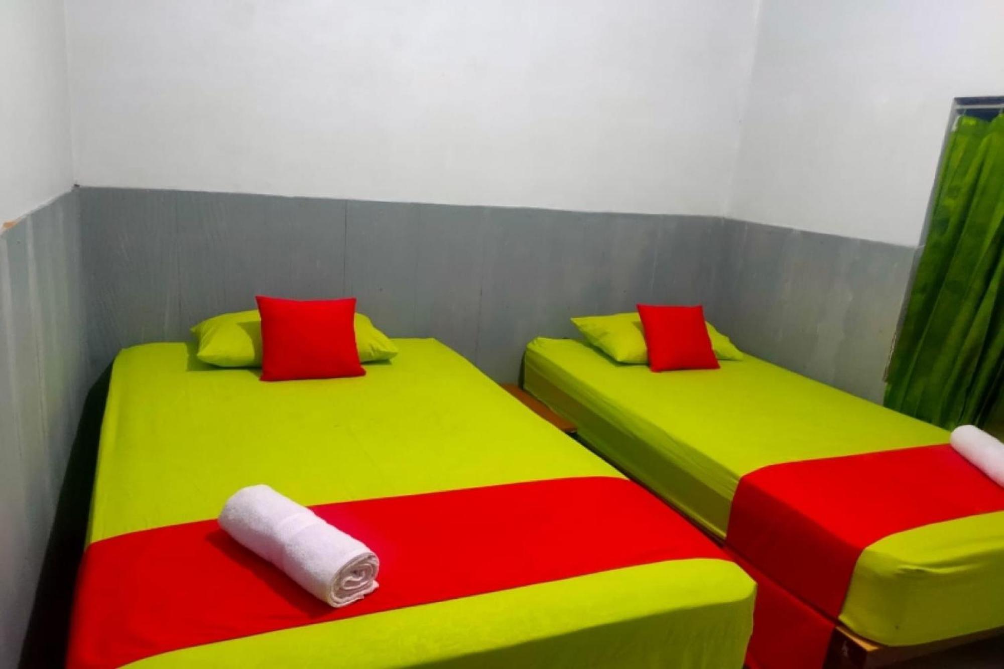 เรดดอร์ซ พลัส ใกล้ อลัน อลัน สุเมเนป Hotel Sumenep ภายนอก รูปภาพ